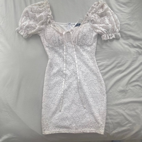 Feminine White Lacey Dress - Picture 5 of 9